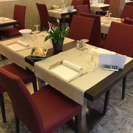 ホテル ラーニョ ドーロ 3*